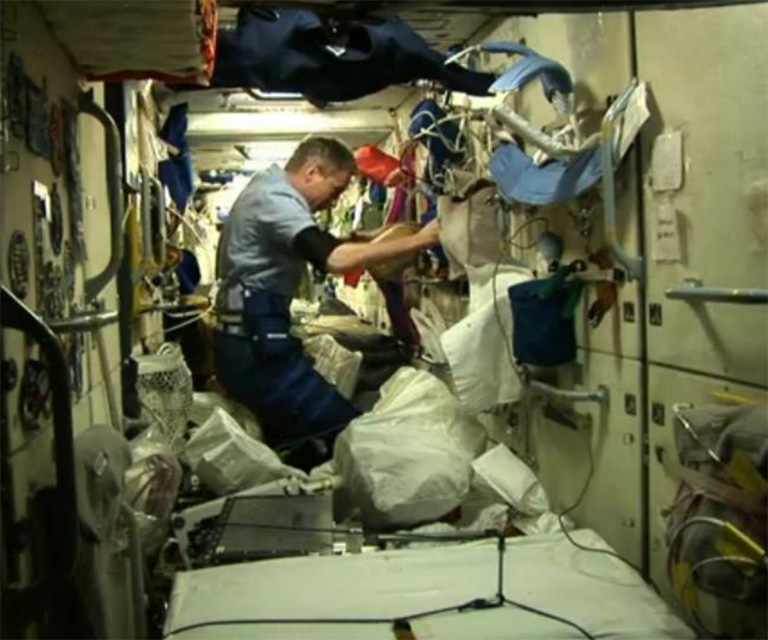 Spationautes dans l'ISS